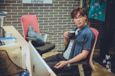 庄志的写真-庄志主演影片《加油！...