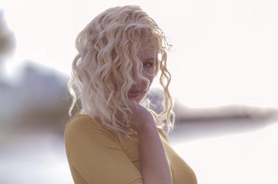 德布斯·霍华德的写真