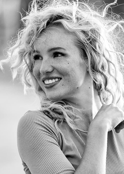 德布斯·霍华德的写真