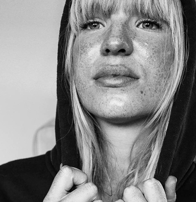 德布斯·霍华德的写真