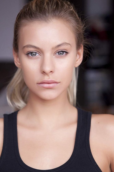 艾莉森·巴思的写真