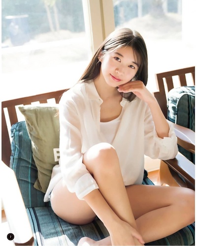 牧野真莉爱的写真