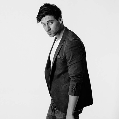 林肯·尤尼斯的写真