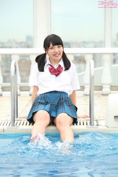 白桃心奈的写真