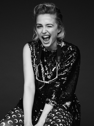 索菲·西蒙特的写真