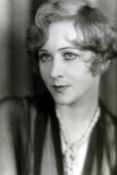 安娜·Q·尼尔松的写真