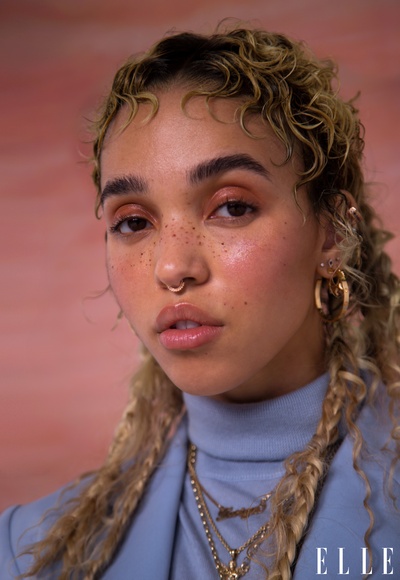 小枝女孩的写真