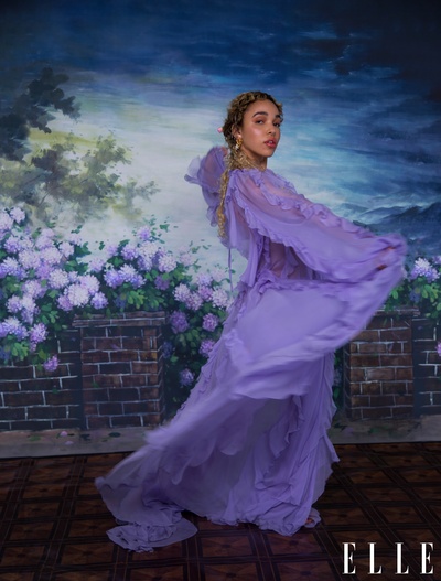 小枝女孩的写真