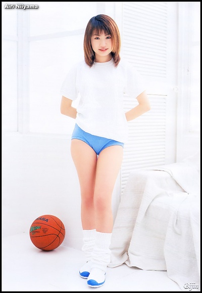 新山爱里的写真