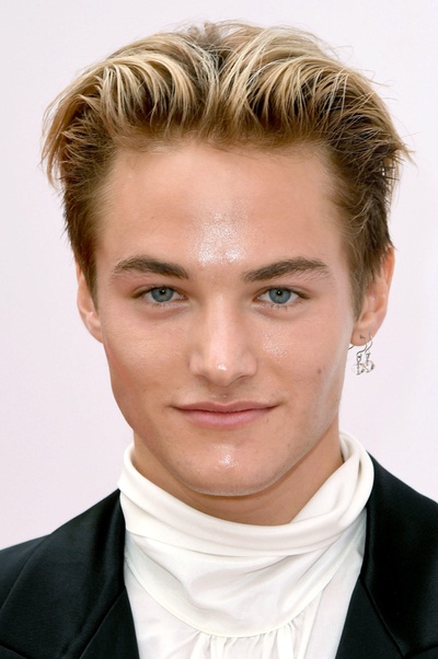 米切尔·霍格的写真