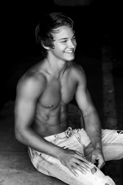 米切尔·霍格的写真