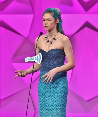 妮可·梅因斯的写真