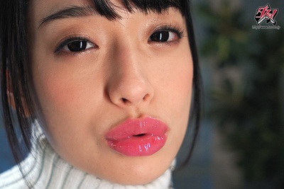 七濑麻衣的写真