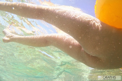 吉崎直绪的写真