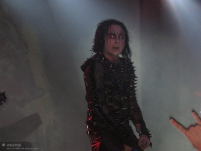 丹尼·菲尔斯的写真-KTV里的dani filth