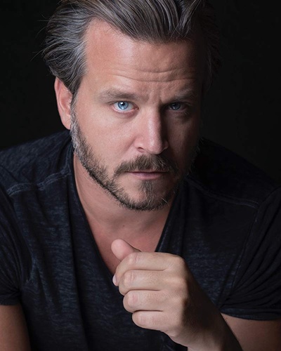 马泰·豪曼的写真