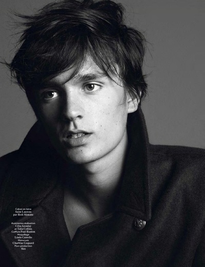 小阿兰·德龙的写真-Vogue Hommes Inter...