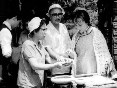 王洁的写真-1984年王洁（左一）...