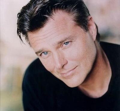 格雷格·艾维甘的写真-帅渣了。