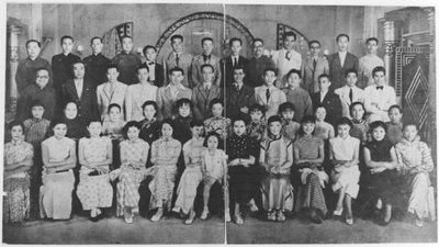 袁绍梅的写真-明星公司群星合影，左...