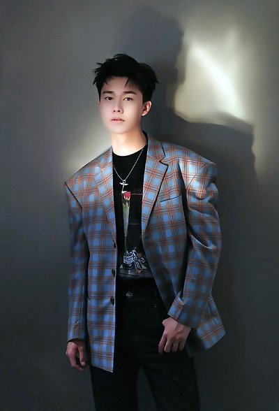 许建的写真-许云建形象照