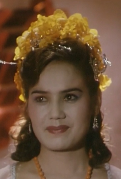 古丽扎尔的写真-电影《三女休夫》中饰...