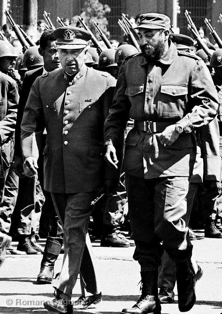 奥古斯托·皮诺切特的写真-与卡斯特罗