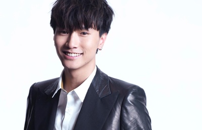 陈柏宇的写真-唱歌很好听的人，笑起...