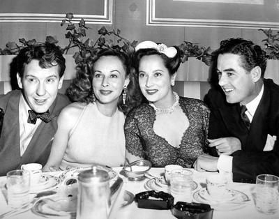 卢西恩·巴拉德的写真-A table for four at Rest...