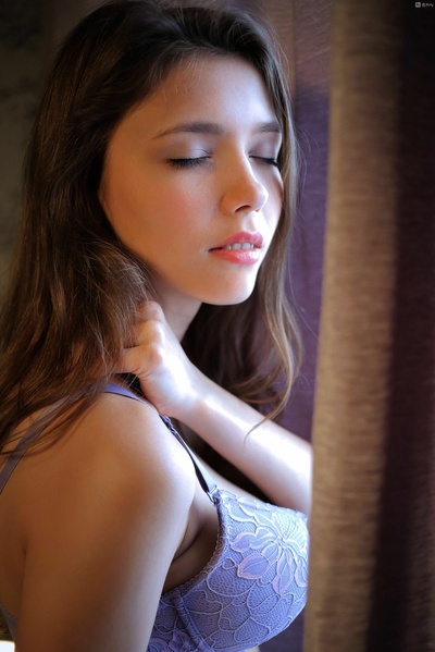 米娜·阿苏尔的写真