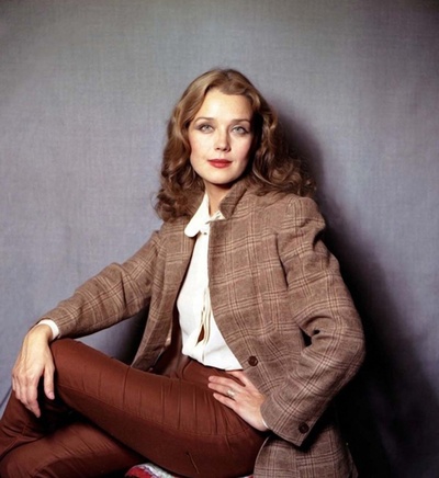 伊琳娜·阿尔法罗瓦的写真-Ирина Алфё...