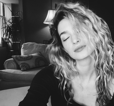 阿莱格拉·爱德华兹的写真