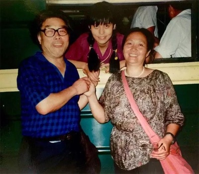 罗小玲的写真-这是罗小玲导演（左三...