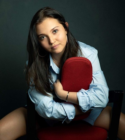 米娅·麦肯纳·布鲁斯的写真