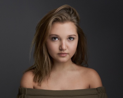 米娅·麦肯纳·布鲁斯的写真