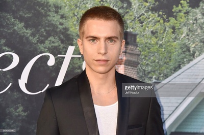 亚伦·霍利戴的写真