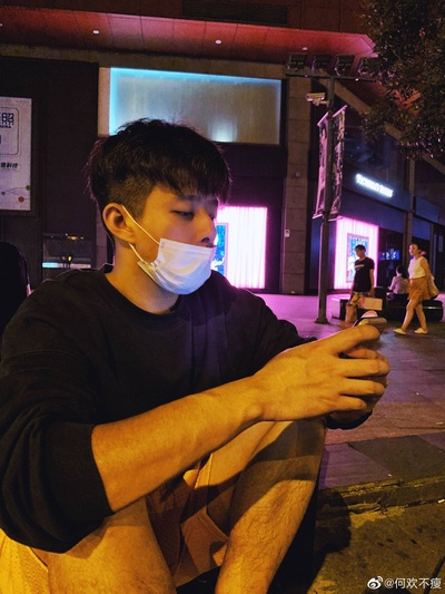 何欢的写真-何欢，给爷火