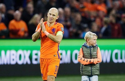 阿尔扬·罗本的写真-和luka