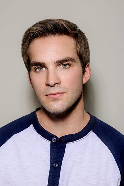 泰勒·内策尔的写真