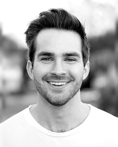 泰勒·内策尔的写真