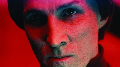 迈克尔·J·罗杰斯的写真-《迷幻黑彩虹》中的迈...