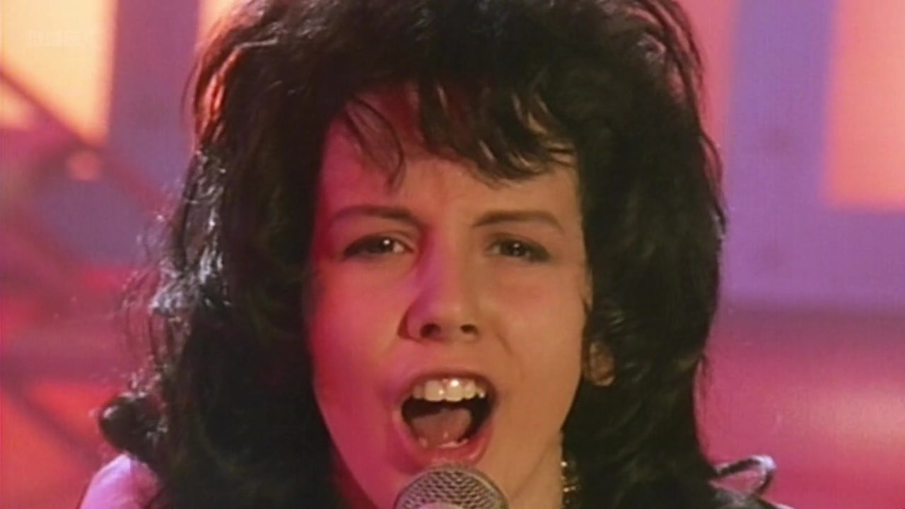 罗斯·麦克科尔的写真-在Queen的MTV“The ...