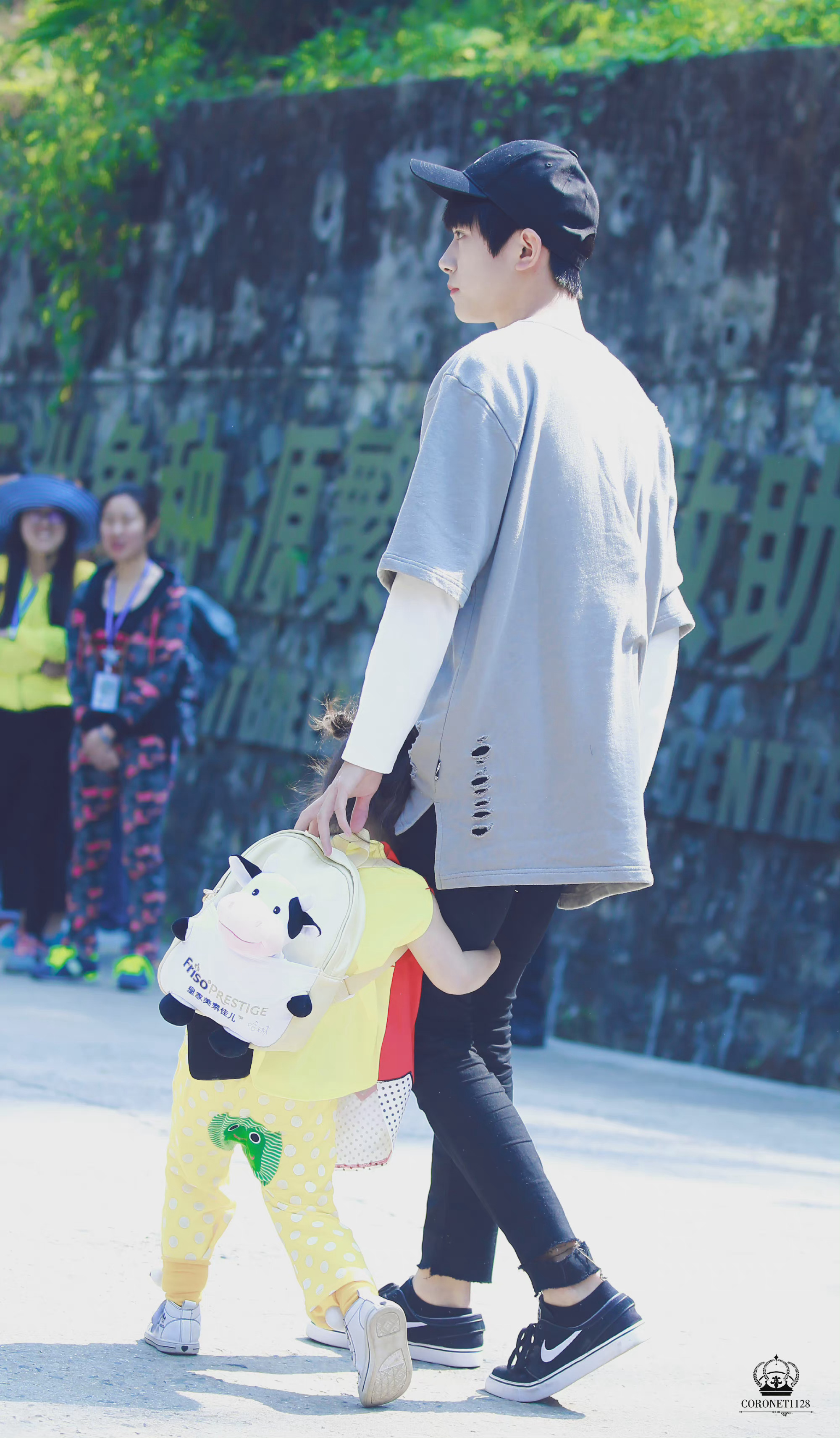 陈哈琳的写真-大腿挂件