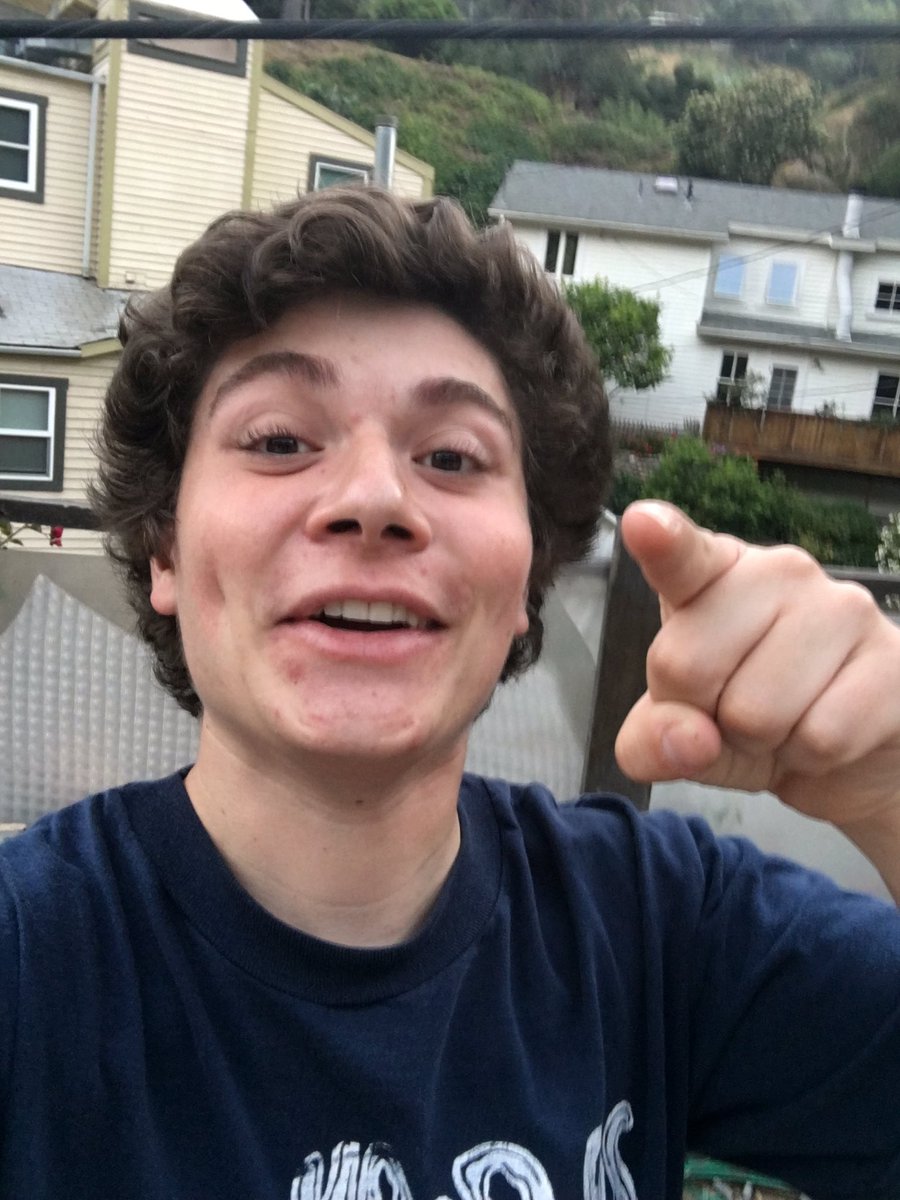 奥斯汀·扎祖尔的写真