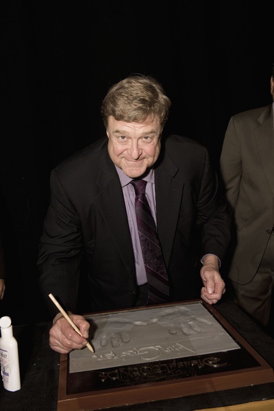 约翰·古德曼的写真