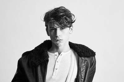 埃米尔·贝尔顿的写真