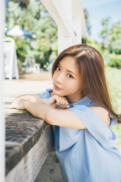 邓家佳的写真-邓家佳