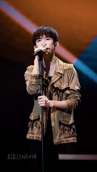 易烊千玺的写真-三周年广州场solo