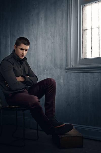 布伦顿·思韦茨的写真-Son of the Gun