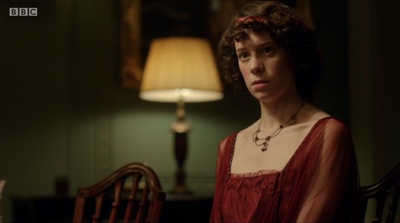 克洛伊·皮里的写真-罪恶之家 饰演女儿